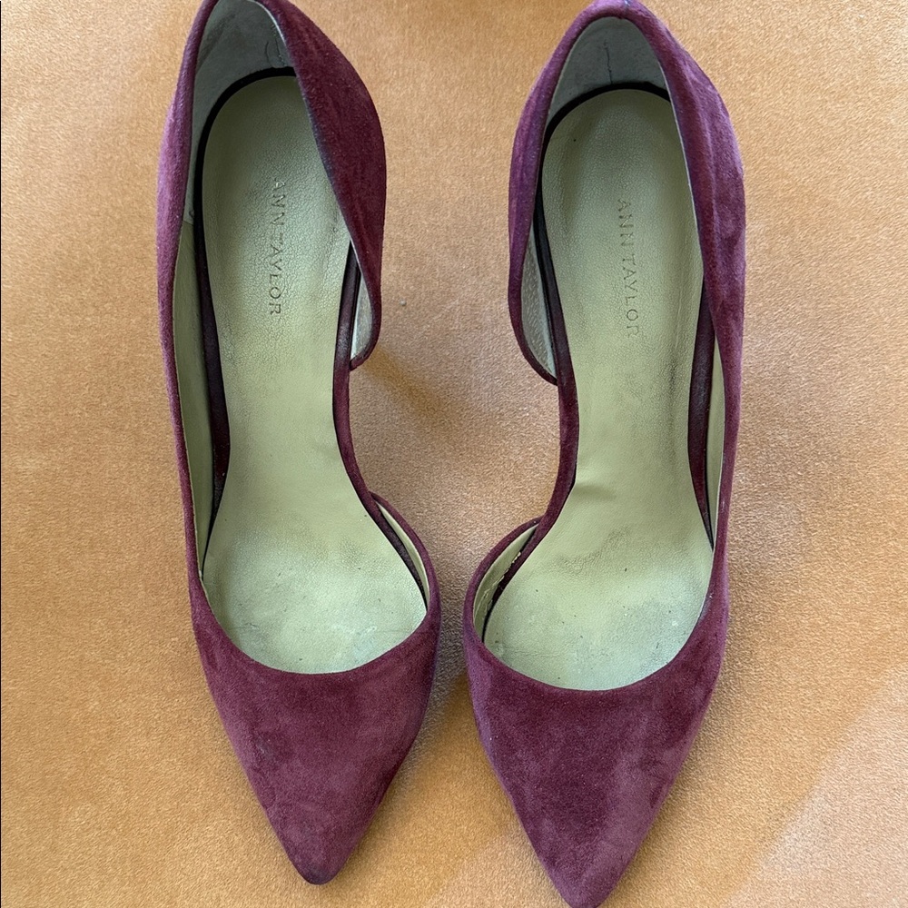 Ann Taylor Azra Suede Slip On Burgundy Pumps size 7